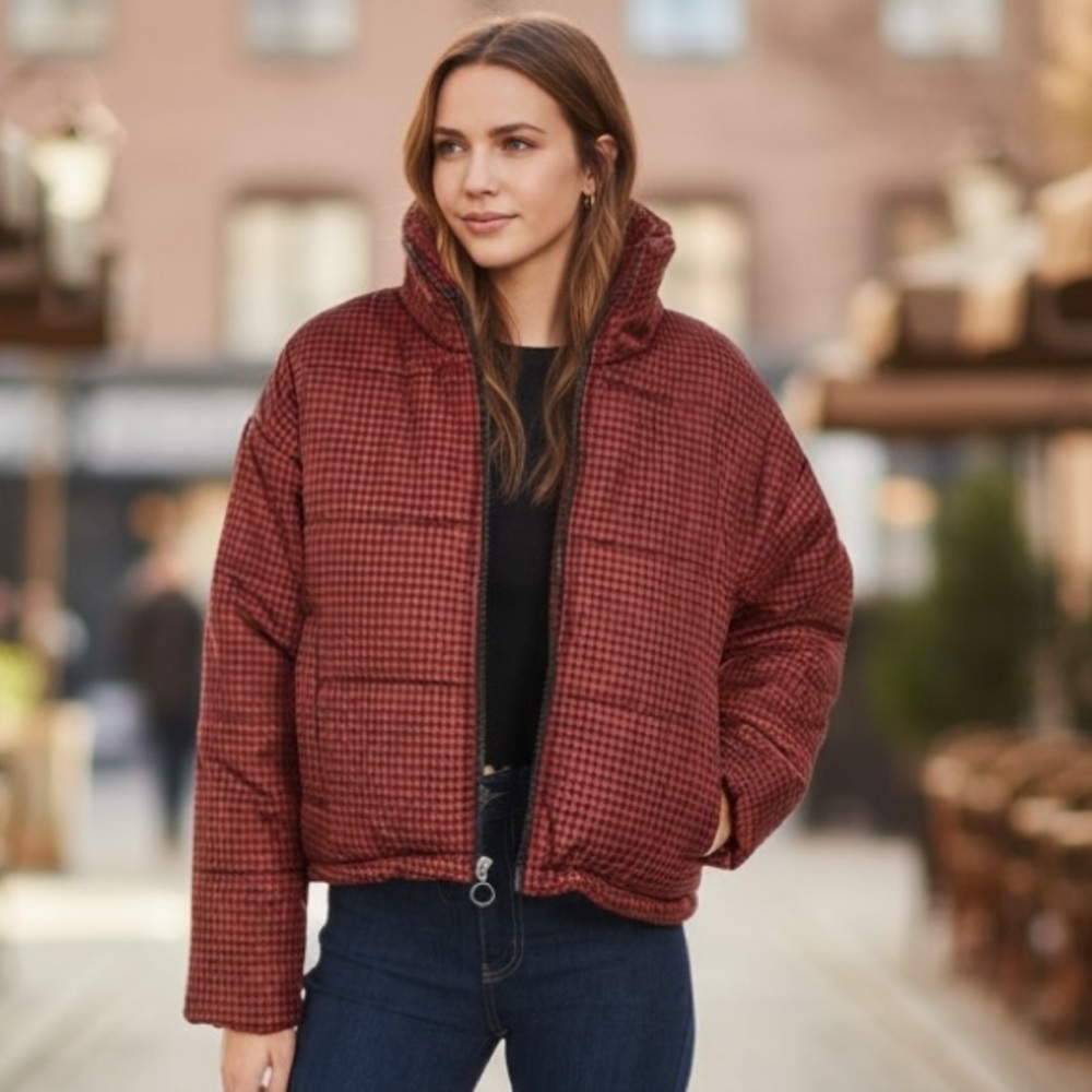 NWT Celebrity Pink Junior’s Cropped Puffer Jacket in Red and‎ Black Check